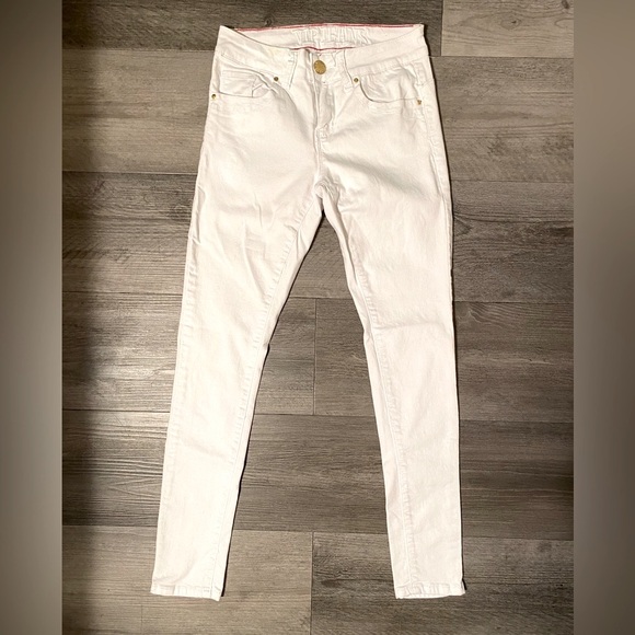 NWOT V.I.P. WHITE JEANS - Picture 3 of 5